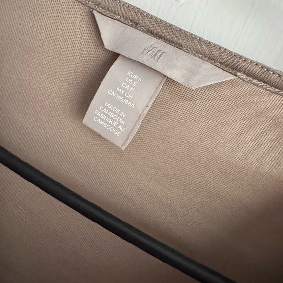 H&M Beige Ribbed Top - Picture 2 of 6